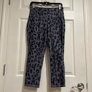 NWOT Marika Workout Leggings Pockets Dry Wik Athletic Yoga Gray/Black Leopard L